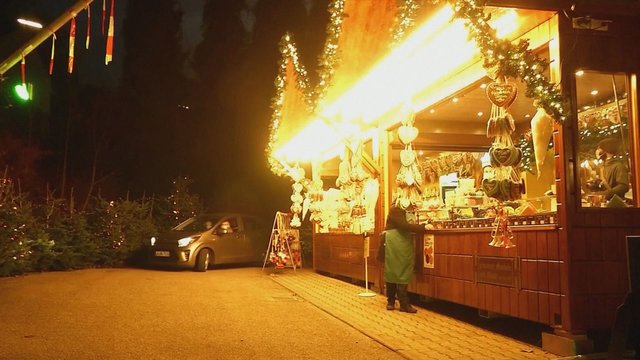 Neįprasta pramoga Bavarijoje: Kalėdų mugė – neišlipus iš automobilio