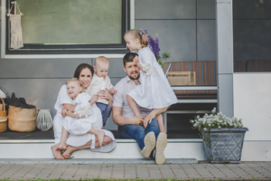 Trijų vaikų tėčio verslas prasidėjo netikėtai: žmona feisbuke pasidalijo dukros lovos nuotrauka