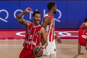 Rungtynių pabaigoje spurtavusi „Bayern“ savo tvirtovėje parklupdė „Valencia“