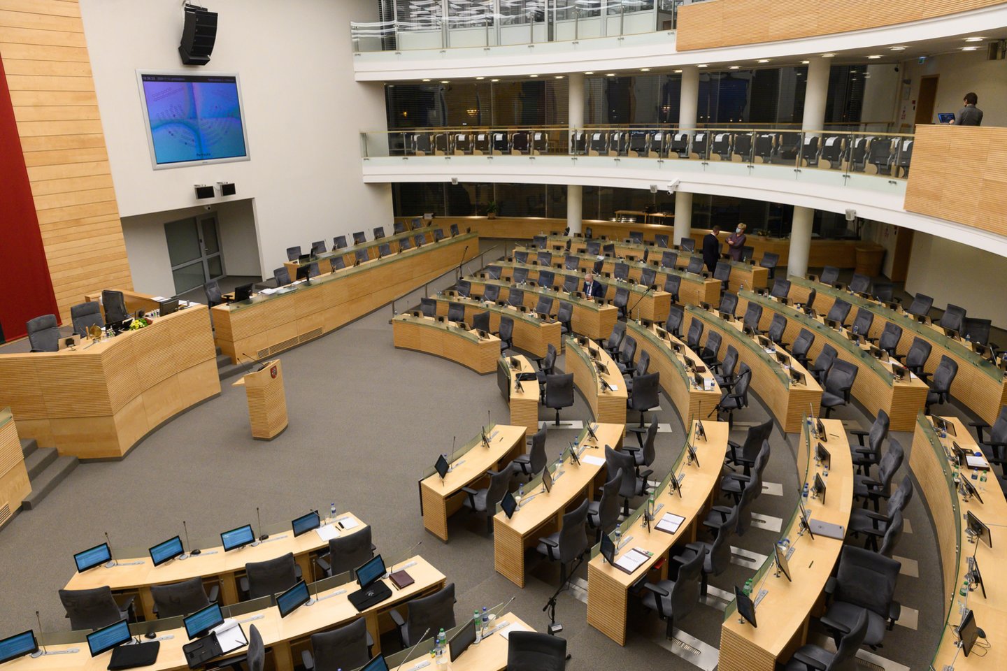 60 – tiek naujų parlamentarų penktadienį davė priesaiką Seime. Kartu su jais – ir 81 perrinktas Seimo narys. <br>V.Skaraičio nuotr.