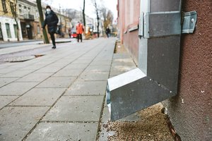 Kauniečiai sunerimę dėl naujų šaligatvių centrinėje miesto gatvėje – reikėjo vos vieno nesudėtingo sprendimo