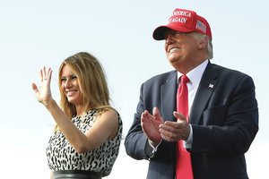 Už D. Trumpo tylos sienos – tikros pralaimėjimo audros: neaiški ateitis ir gandai apie byrančią santuoką