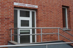 Gyvybės langelyje paliktas tvarkingai aprengtas naujagimis 