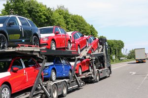 Naujų automobilių rinka Lietuvoje šiemet patyrė mažiausiai nuostolių iš Baltijos šalių