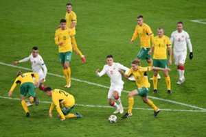 Iliuzijos išsisklaidė: blankiai Minske žaidę lietuviai po greitų baltarusių įvarčių jau neatsitiesė