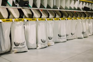 Lietuvos paštas pradeda siuntų automatizavimą, mažins darbuotojų skaičių