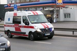 Pas gimdyvę Plungės r. atskubėję medikai suprato, kad važiuoti į ligoninę – vėlu