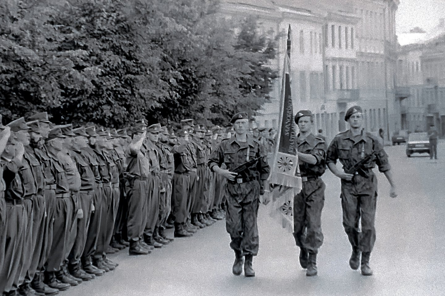 1992 m. Aukščiausioji Taryba paskelbė Lietuvos Respublikos kariuomenės atkūrimo aktą.<br>V.Ščiavinsko nuotr.