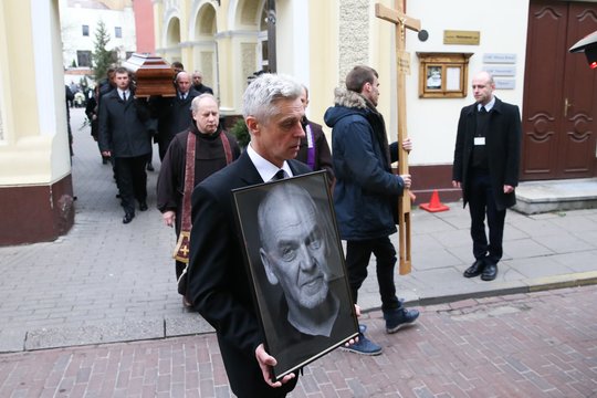 2018 m. 66-ojo gimtadienio išvakarėse mirė vienas žymiausių lietuvių ir Europos teatro režisierių Eimuntas Nekrošius. Palaidotas Šiluvoje.<br>R.Danisevičiaus nuotr.