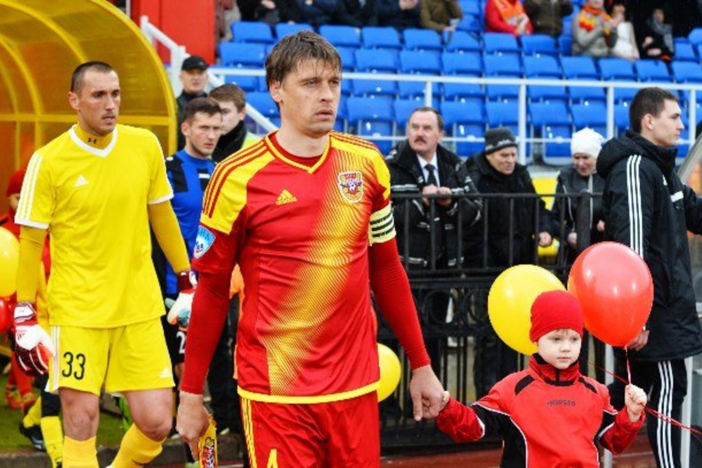 FIFA visam gyvenimui diskvalifikavo Rusijos futbolininką Dmitrijų Aidovą.<br>readfootball.com nuotr. 