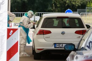 Laboratorijos vadovas: priemonių COVID-19 tyrimams siekiama įsigyti pusmečiui