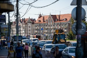 Rusai puolė pirkti butus Lietuvos pašonėje: tam mato svarią priežastį