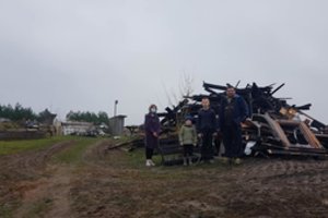 Penktadienį, tryliktą dieną, daugiavaikę šeimą iš Balbieriškio ištiko didžiulė nelaimė