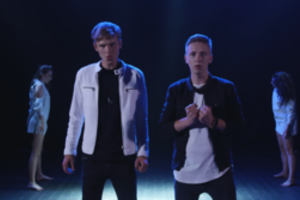 „X faktoriuje“ išgarsėję Titas ir Benas pristato dainą ir klipą: „Buvo sunku, bet pavyko“