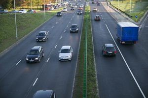 Spalį dėl naujų karantino apribojimų Europoje sumažėjo automobilių pardavimai