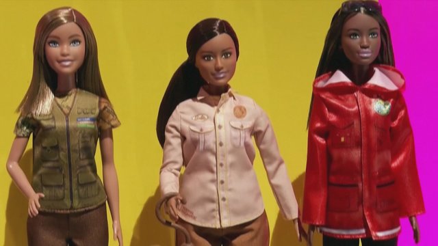 Perversmas lėlių pasaulyje: „Barbie“ išleido naujas skirtingų kūno sudėjimų ir odos spalvų lėles