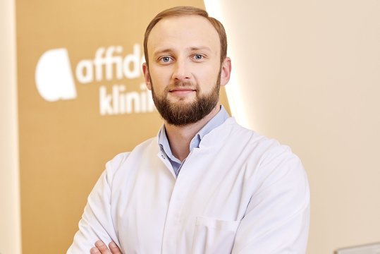 Gydytojas perspėjo sportuojančius: sportuoti internetu – sveika, ieškoti jame patarimų – ne