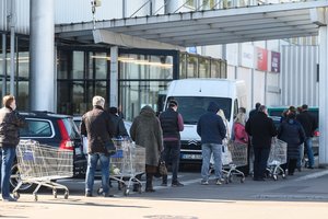 Per parą COVID-19 nustatyta 11 „Maximos“ darbuotojų, beveik tiek pat pasveiko