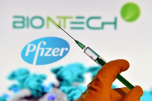 „Pfizer“ skelbia, kad jos vakcinos nuo COVID-19 veiksmingumas siekia 95 procentus