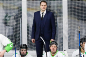 Po 27 metų ant ledo Petras Nausėda pačiūžas keičia į trenerio kostiumą