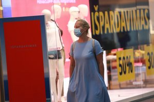 Vaistinių tinklai: nemažai vilniečių dar neatsiėmė kalio jodido tablečių, išaugo veido kaukių pardavimai