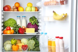 Kelios paprastos gudrybės, kaip į šaldytuvą sudėti daugiau produktų ir ilgiau išsaugoti šviežius