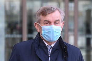 V. Pranckiečiui nustatytas COVID-19: kiti, nesulaukę atsakymų, vaikšto Seime