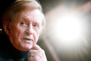 Šviesaus atminimo režisierių R. Viktiuką į Vilnių atvijo valdžios pyktis dėl „nekontroliuojamų asociacijų“