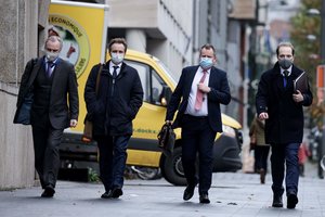 „Brexit“ derybos laikinai stabdomos dėl koronaviruso atvejo derybininkų gretose