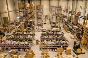 Paaiškėjo, kokios prekės dažniausiai perkamos dovanoms ir į kokias nebesidairoma  