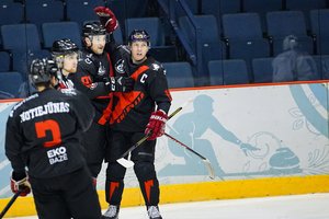 Lietuvos ledo ritulio čempionate nepralaimėjusių nebeliko: „Energija-GV“ parklupdė „Hockey Punks“