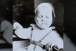 Nuotraukoje – su L. Adomaičiu Lietuvai „Eurovizijoje“ atstovavusi dainininkė. Atpažįstate?