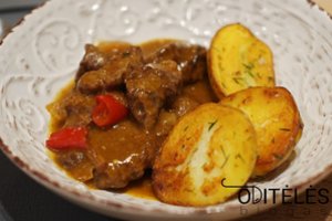 Pasakiškai skanus jautienos troškinys su daržovėmis vyno padaže