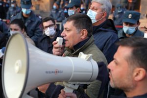 Armėnijos opozicija užtvėrė centrines Jerevano gatves, reikalaudama, kad atsistatydintų N. Pašinianas