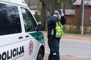 Prieš planuojamą mitingą dėl kaukių dėvėjimo – policijos žinia