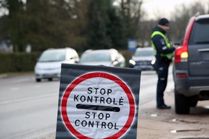 Gurkštelėjęs nealkoholinio alaus ir pasipurškęs burnos gaiviklio kaunietis pripūtė virš 1 prom.: dabar bylinėjasi su valstybe