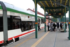 „Rail Baltica“ linijoje planuojami trys regioniniai maršrutai: juose traukiniai įsibėgės iki 200 km/val. greičio