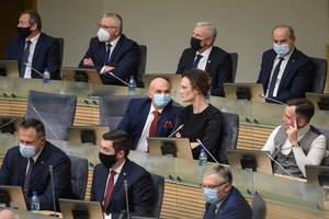 Šventė Seime virto liepsnojančiu koronaviruso židiniu, kuris plečiasi kasdien