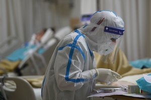 Latvija smenga vis giliau į pandemiją: užfiksuotas rekordas – per parą atvejų skaičius šoko beveik dvigubai