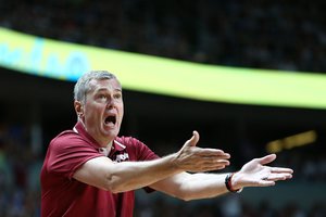 Ukrainos krepšinio rinktinėje sukilimas: žaidėjai atsisakė žaisti su pasą turinčiu amerikiečiu