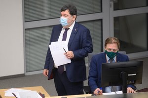 Seimas kadenciją baigusiam JAV Kongreso nariui J. Shimkui padėkojo už paramą Lietuvai