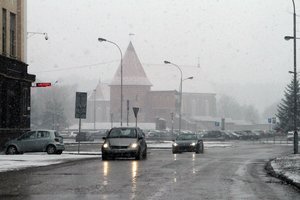 Kelininkai vairuotojus ragina rinktis saugų, o ne maksimaliai leistiną greitį