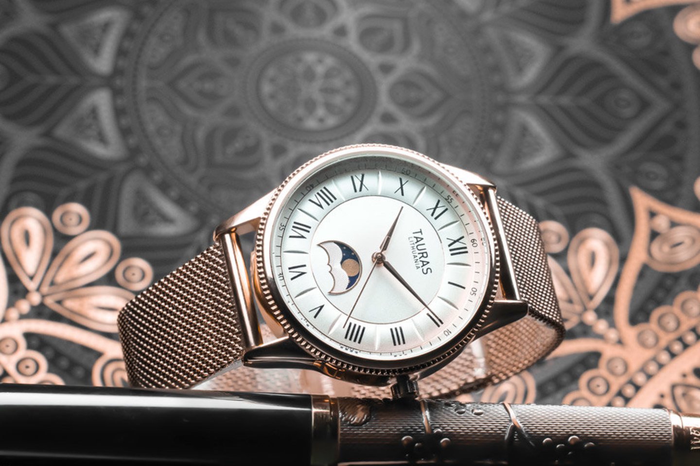 Prekių ženklo „Tauras“ įkūrėjas Andrius Vaičiūnas laikrodžiais žavisi jau ilgą laiką.<br>MB „Bėgantis laikas“ nuotr.