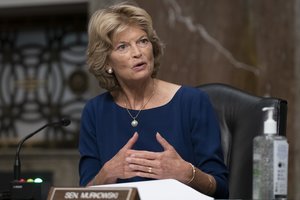 JAV respublikonė senatorė L. Murkowski paragino D. Trumpą pradėti valdžios perdavimą
