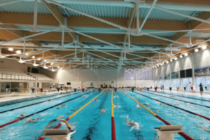 Perspektyviausi šalies plaukikai tęsia treniruotes Klaipėdos „burbule“