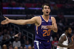 D. Šaričius „Suns“ ekipoje liks dar trejiems metams už 27 mln. dolerių