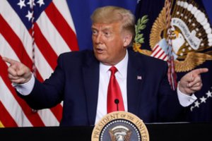 D. Trumpas pareiškė, kad nebesipriešins vyriausybės pagalbai J. Bideno komandai