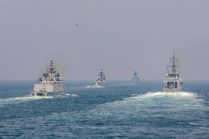 Rusija sako išvijusi JAV karo laivą iš savo vandenų Ramiajame vandenyne