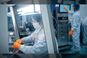 Lietuva ruošiasi vakcinacijai nuo COVID-19: perka šaldiklius skiepams laikyti