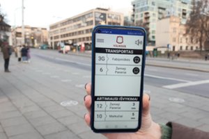 Regėjimo negalią turintiems viešojo transporto keleiviams – atnaujinta programėlė „Transporto balsas“